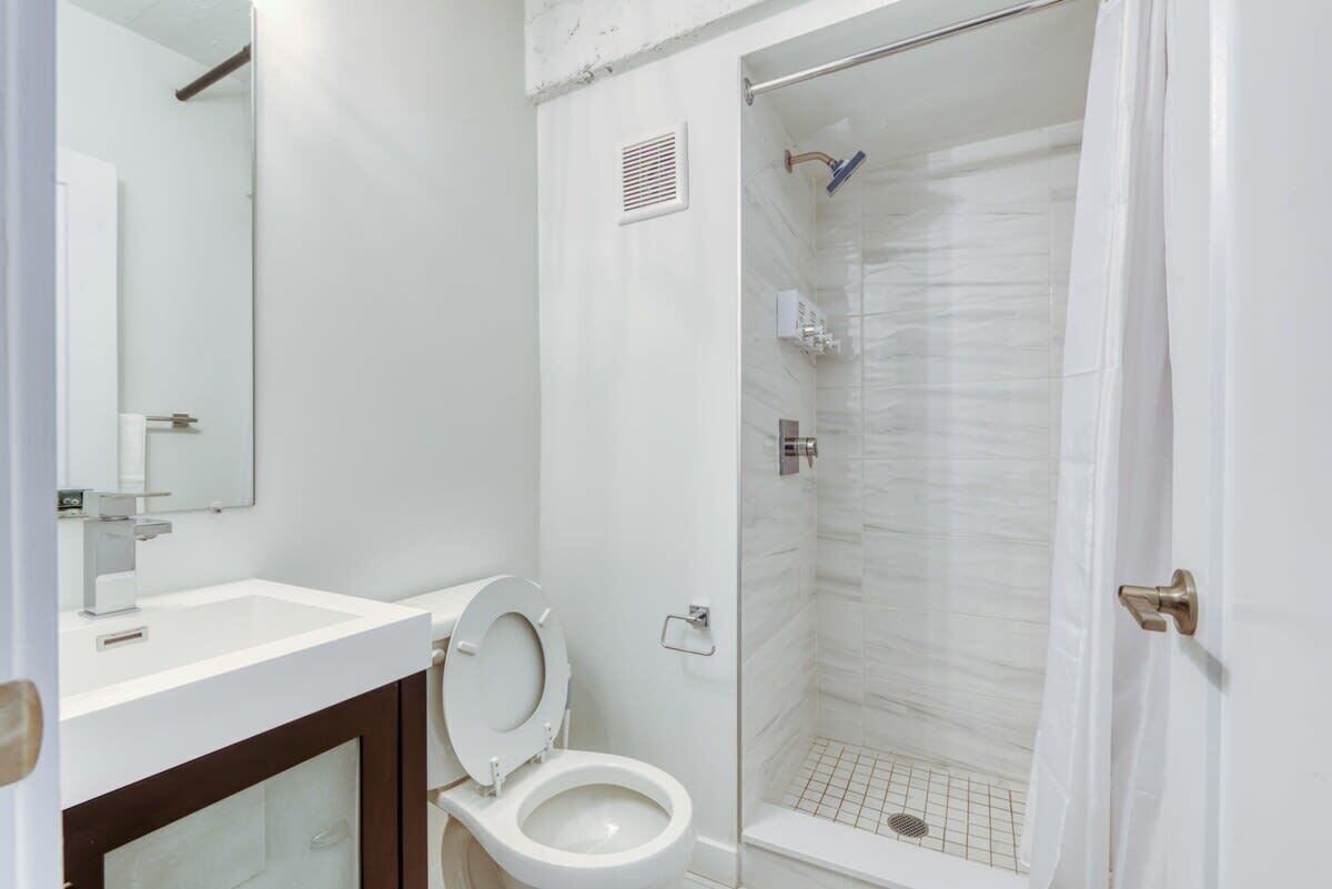 Modern Bathroom #2