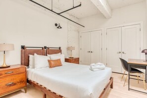 3 室のベッドルーム、アイロン / アイロン台、WiFi (無料)、ベッドシーツ