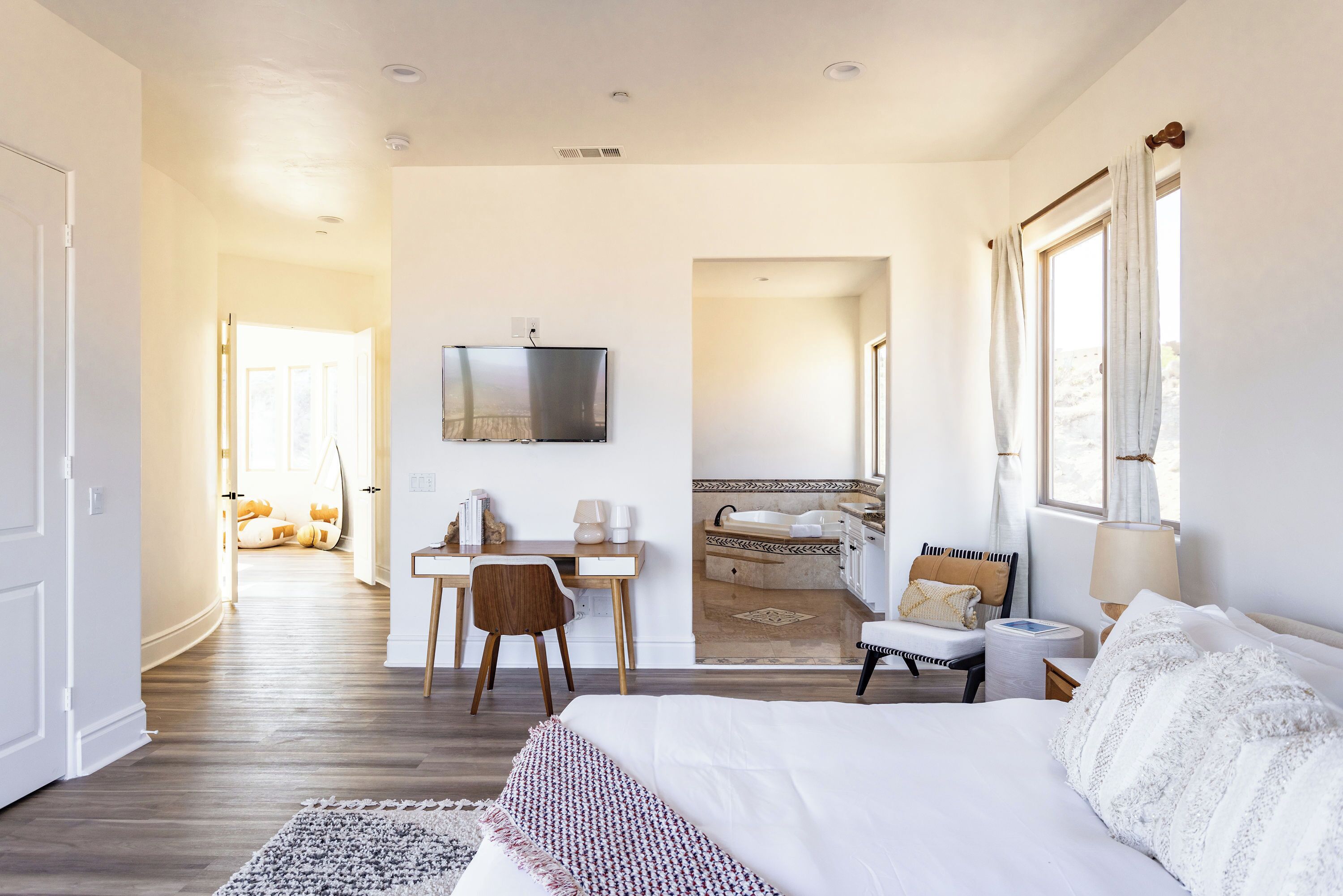 6 habitaciones, escritorio, tabla de planchar con plancha y wifi gratis 