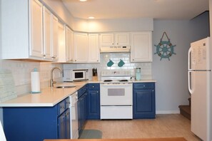 Fridge, microwave, oven, stovetop - No Egrets! (Chincoteague)