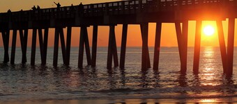 Gulf front 2 bedroom with stunning views & Free round of Golf Daily!