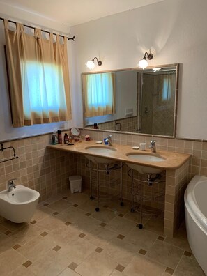 Bathtub, jetted tub, bidet, soap