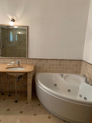 Badekar, boblebadekar, bidet, Sæbe