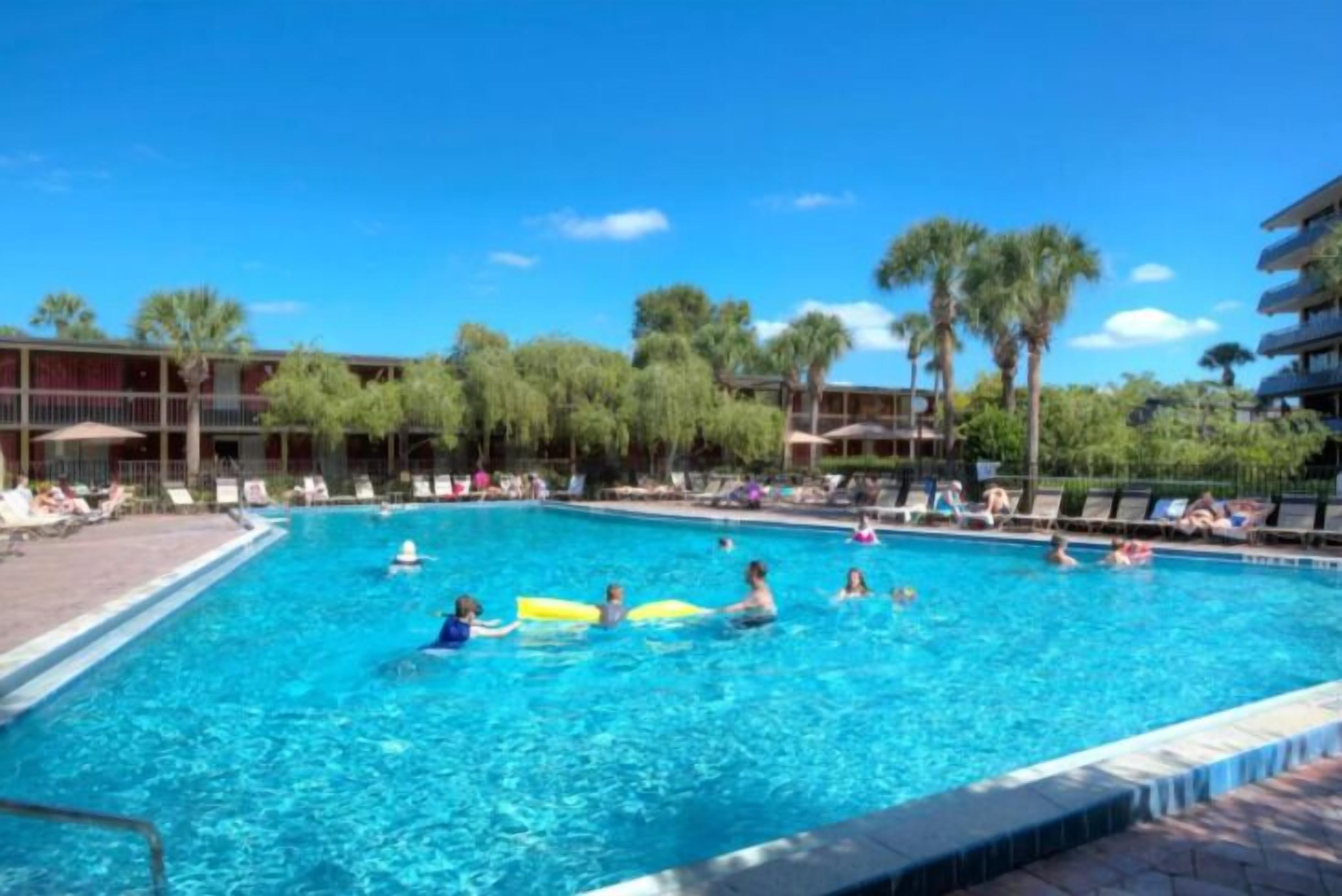 Group Theme Park Adventure! 2 Spacious Units, Free Shuttle, Restaurant, Pool