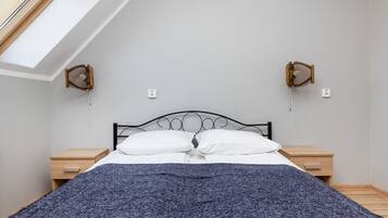 1 bedroom, bed sheets