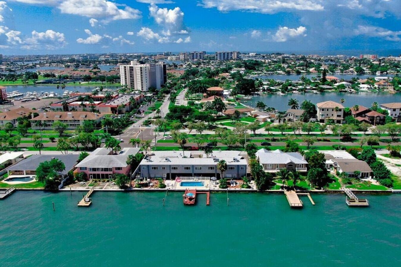 102 Walk to beach- Boat dock- Smart TVs-DOG friendly