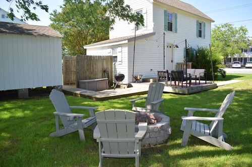 Summer Breeze- Cozy Cottage Close to Town, Fire Pit