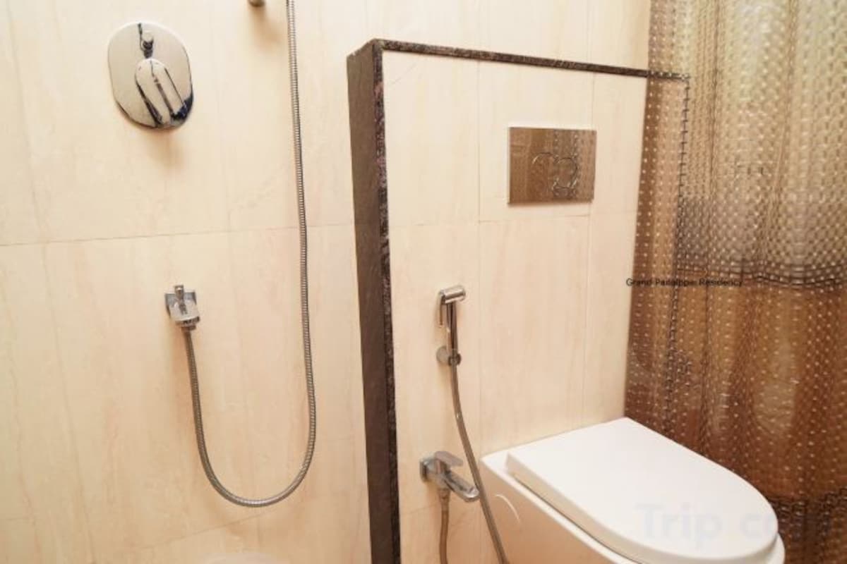 Bathroom | Shower, rainfall showerhead, free toiletries, towels