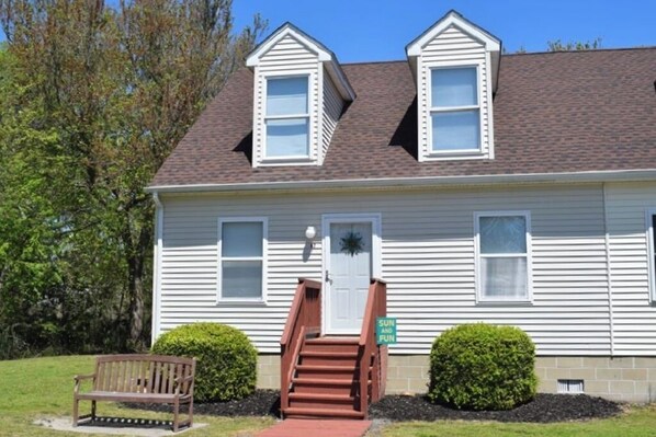 Exterior - Sun n' Fun - Shared POOL & BOAT DOCK! (Chincoteague)