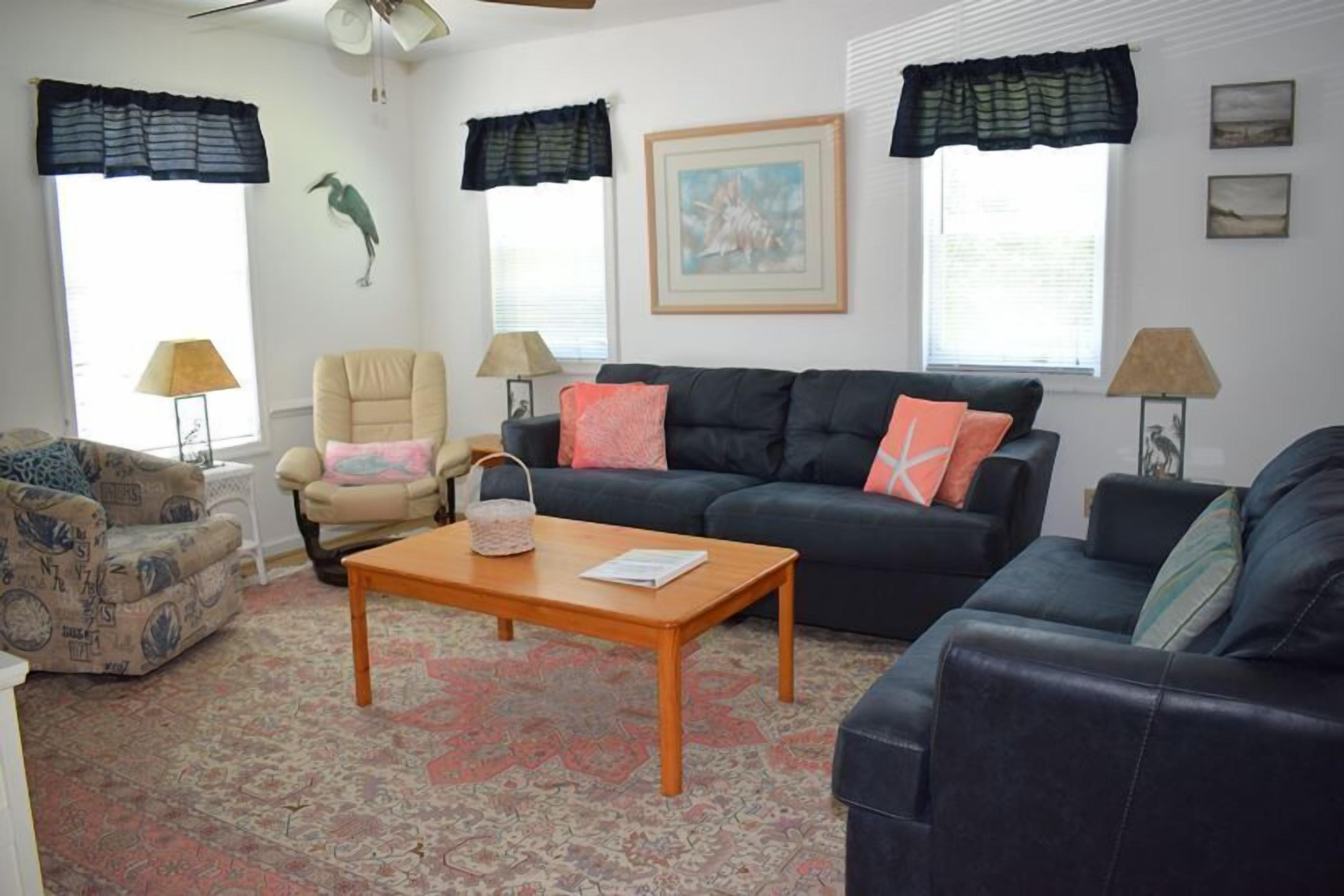 Sun N Fun- Shared Pool & Dock Access - Chincoteague, VA