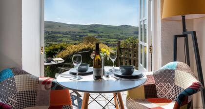 The Little Cottage - sleeps 2 guests in 1 bedroom