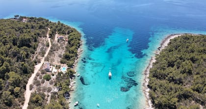 Villa Green Bay - Beachfront Villa with Private Pool