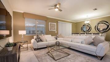 Villa, varias habitaciones | Área de sala de estar