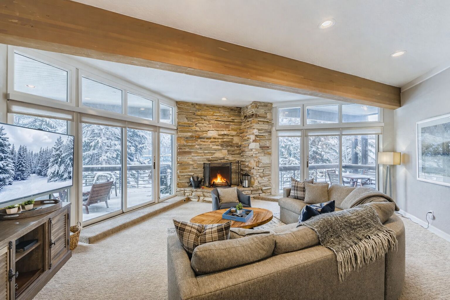 Apartment, 2 Schlafzimmer | Wohnbereich | Fernseher, Kamin