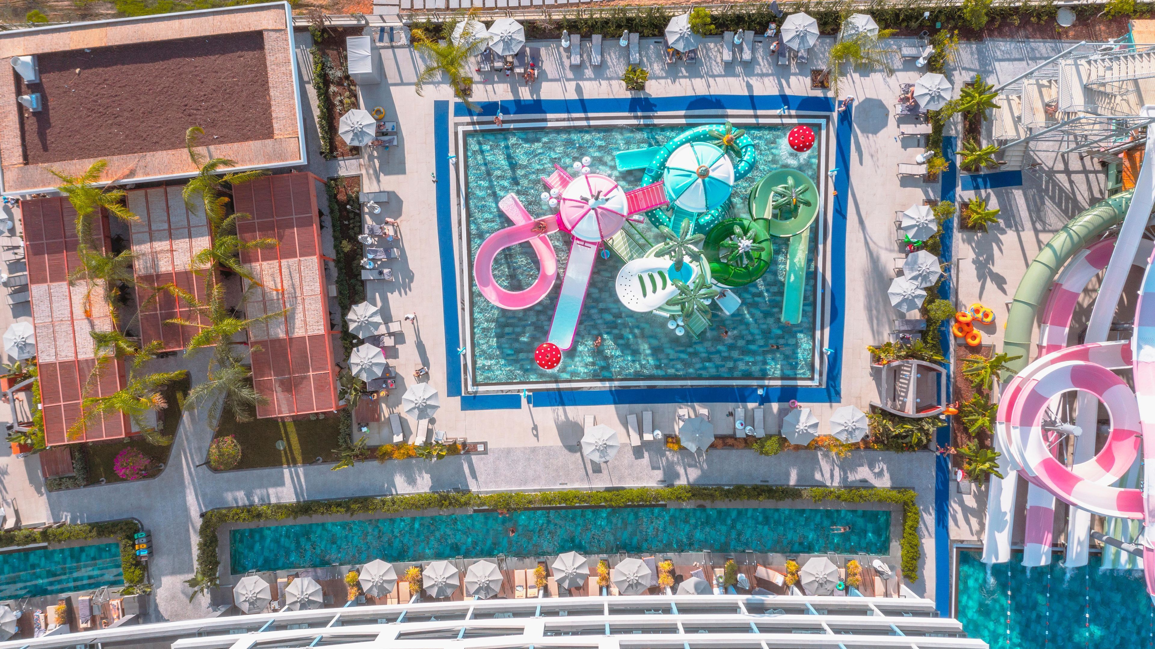 Indoor pool, 5 outdoor pools, pool umbrellas, pool loungers