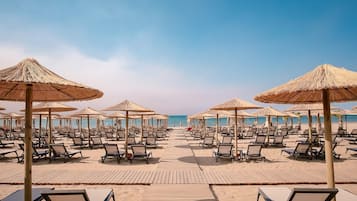 Privatstrand, Cabañas (gegen Gebühr), Strandbar