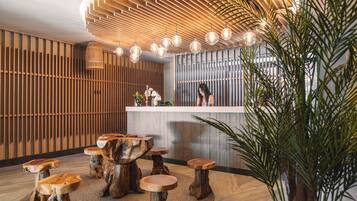 Sauna, hot tub, ruang uap, pemandian Turki/hammam, dan perawatan tubuh
