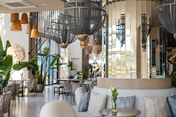 5 barer/lounger och strandbar