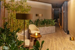 Sauna, hot tub, steam room, Turkish bath/hammam, body treatments