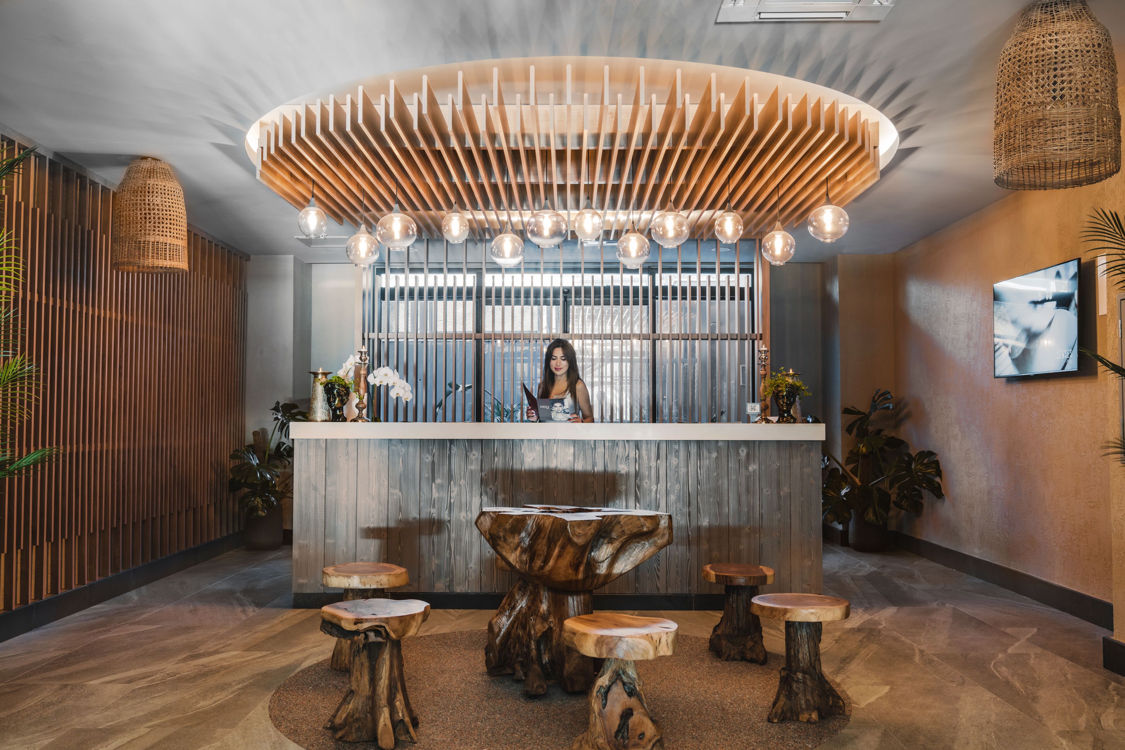 Sauna, hot tub, steam room, Turkish bath, body treatments, mud baths