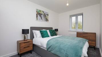 3 bedrooms, desk, iron/ironing board, WiFi