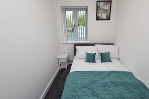 3 Schlafzimmer, Schreibtisch, Bügeleisen/Bügelbrett, WLAN