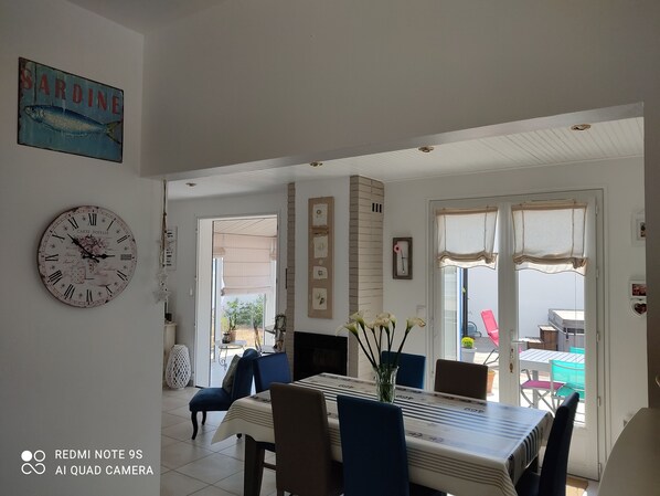 Dining - Charmante Maison Avec Jacuzzi Dans Quartier Calme Proche Bord de mer (Bretignolles-sur-Mer)