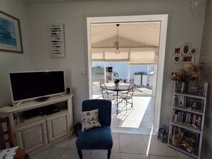 TV - Charmante Maison Avec Jacuzzi Dans Quartier Calme Proche Bord de mer (Bretignolles-sur-Mer)