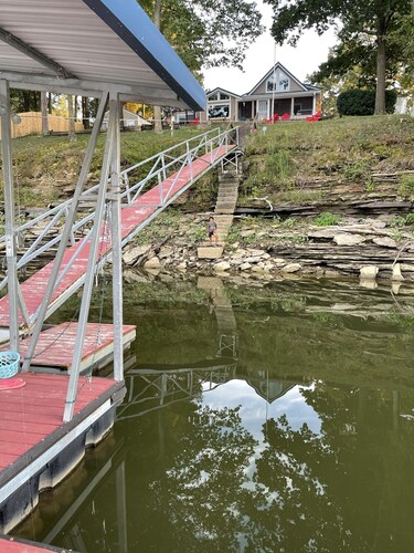 Enjoy the lake while still close to all Cullman has to offer!