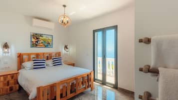 3 bedrooms, in-room safe, desk, iron/ironing board