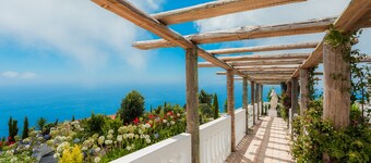 Blue Sea Tower, Luxury Villa, Private Heated Pool and Gardens. Superb Ocean view