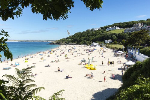 Fabulous hideaway - The Studio, with amazing views, close to St Ives