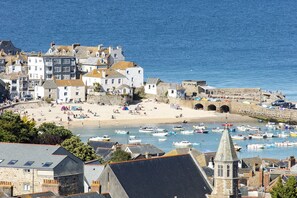 Beach nearby - Fabulous hideaway - The Studio, with amazing views, close to St Ives (St Ives)