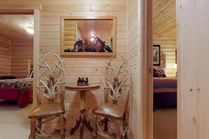 5 bedrooms, WiFi, bed sheets