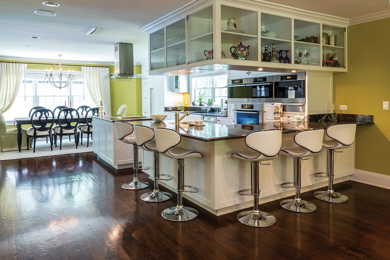 Charming Hamptons Retreat with Pool