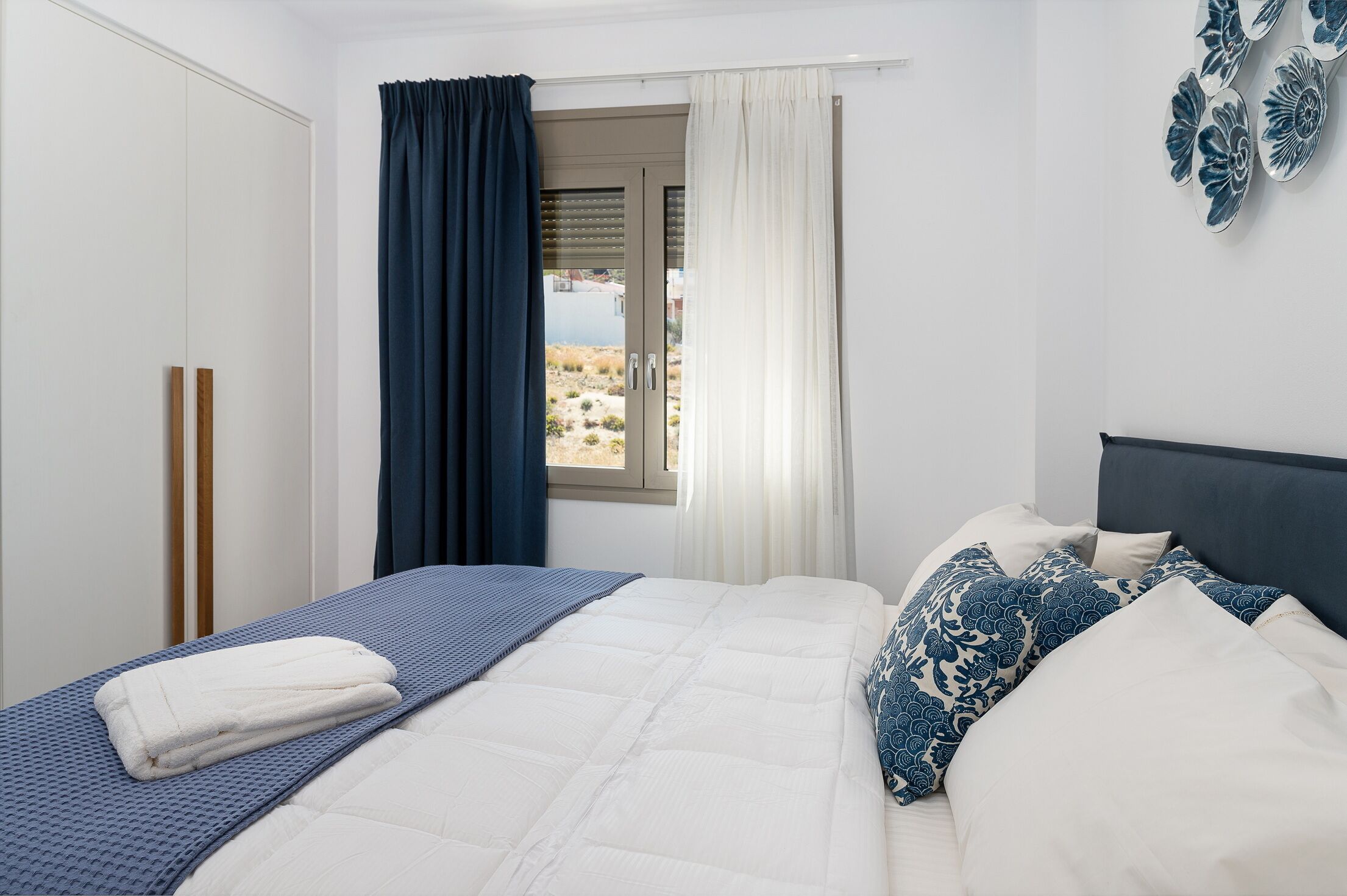 Suit Anthos near to the beach with pool