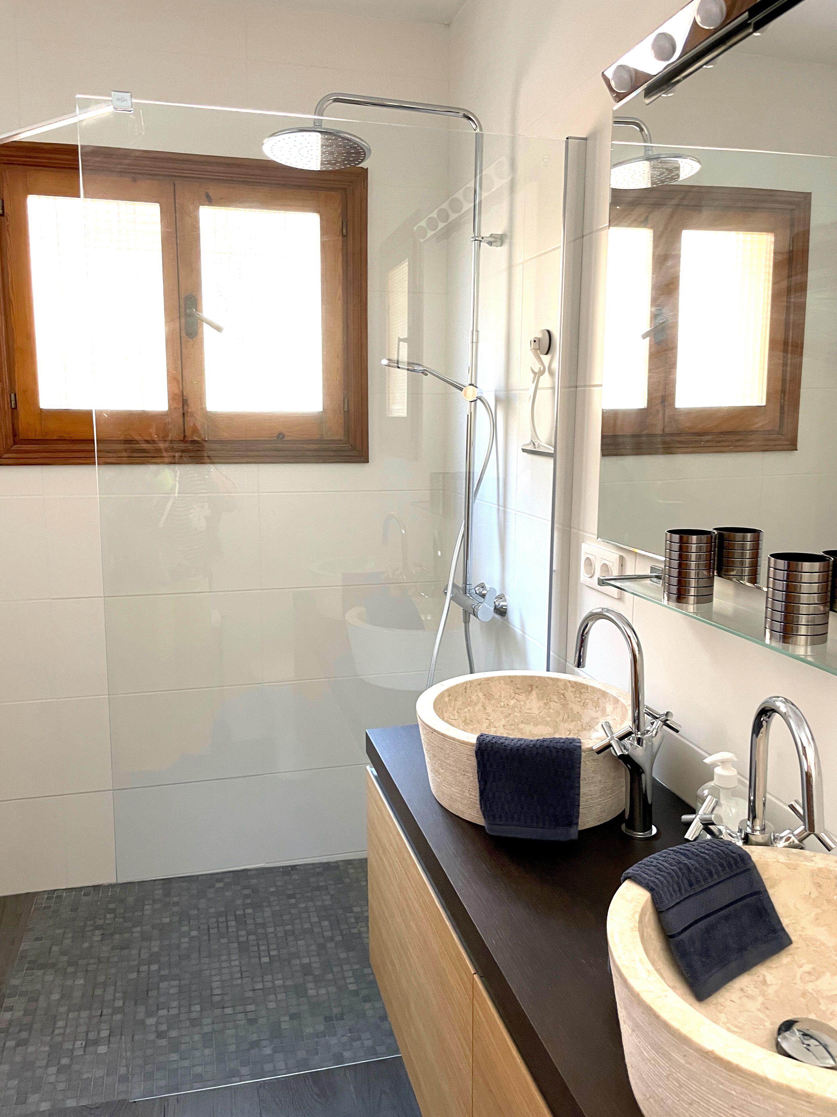 Vasca, asciugacapelli, bidet, asciugamani
