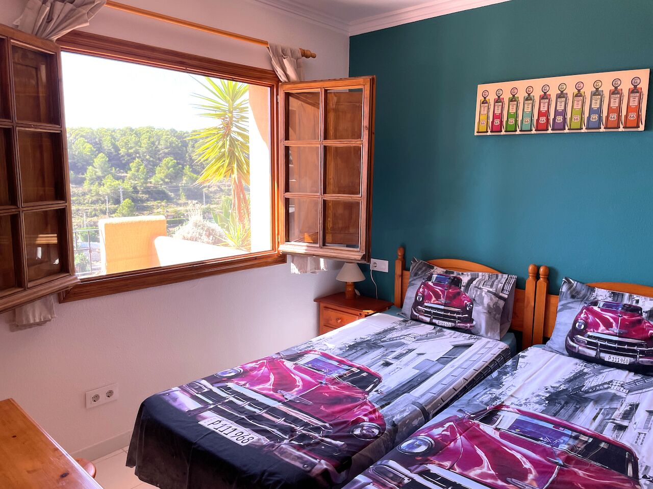 4 chambres, coffres-forts dans les chambres, bureau