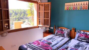 4 chambres, coffres-forts dans les chambres, bureau