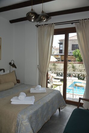 Habitación Grand, fumadores, balcón | Wifi gratis y ropa de cama
