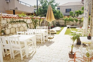 Télévision LCD de 55 pouces avec chaînes par satellite, télévision