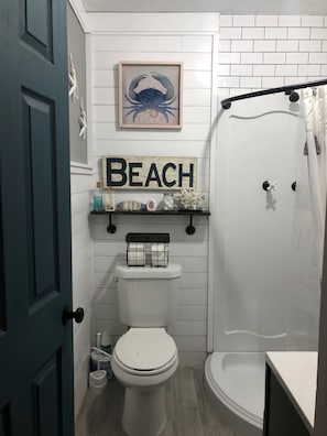 Handtücher, Seife, Toilettenpapier
