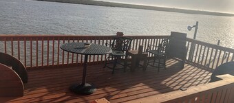 "Pogue Life"  Intercoastal Fishing Camp with boat lift Sargent, Texas