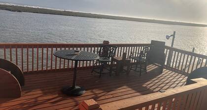"Pogue Life" Intercoastal Fishing Camp with boat lift Sargent, Texas