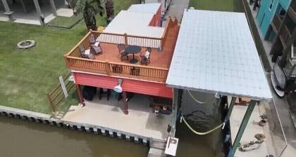 "Pogue Life" Intercoastal Fishing Camp with boat lift Sargent, Texas