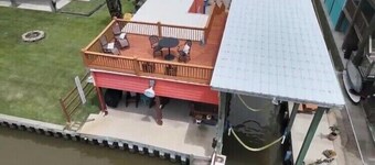 "Pogue Life" Intercoastal Fishing Camp with boat lift Sargent, Texas