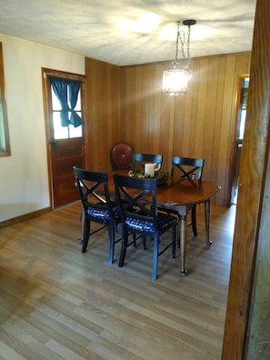 Dining - Country Roads Cottage w/ fenced in yard close to state forests and WVU! (Bruceton Mills)
