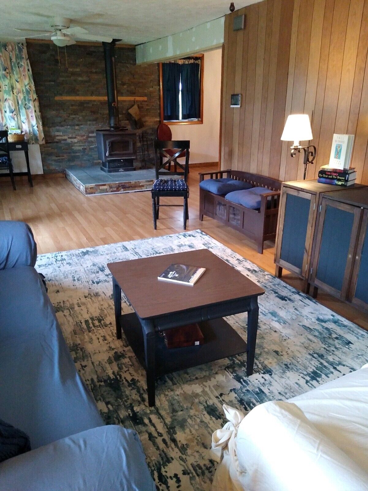 Country Roads Cottage w/ fenced in yard close to state forests and WVU!