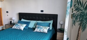 4 chambres, coffres-forts dans les chambres, fer et planche à repasser