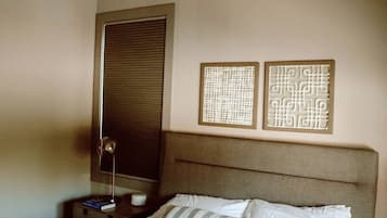 1 dormitorio, tabla de planchar con plancha, wifi y ropa de cama